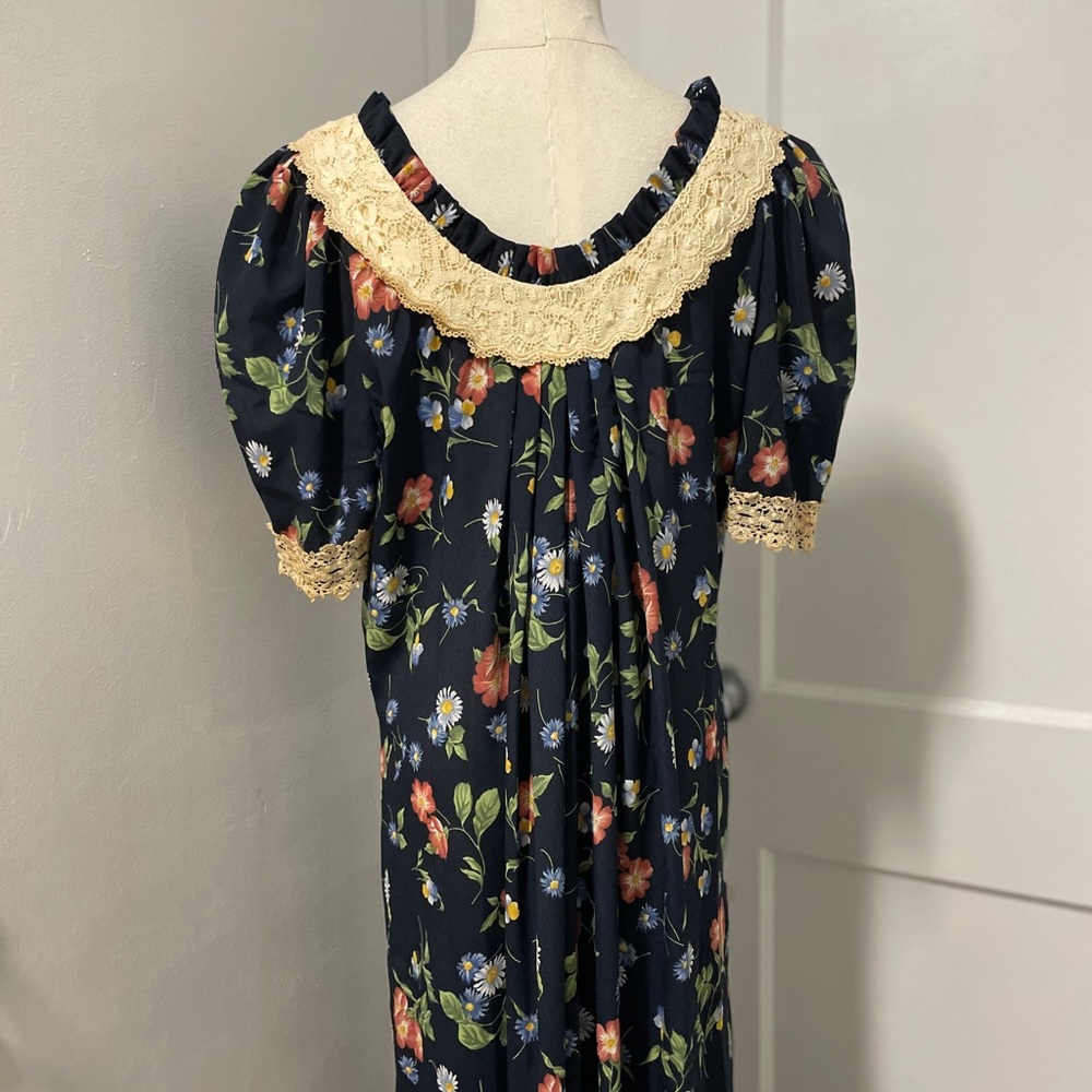 Vintage Floral Maxi Dress - Picture 4 of 5